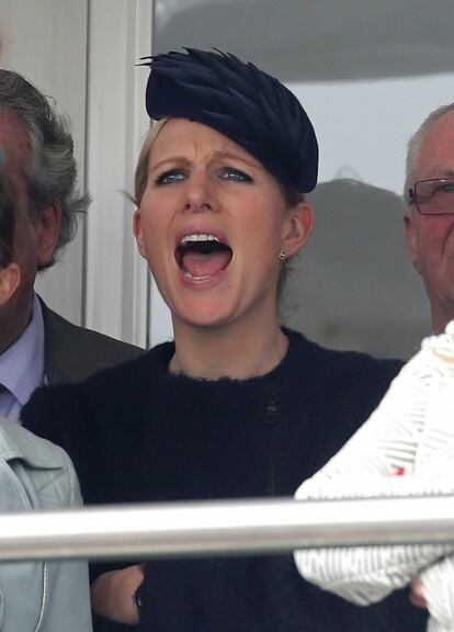  Zara Phillips, hija de Ana de Inglaterra y nieta de Isabel II es una gran amazona y no se perdió el Gran Premio de Cheltenham.