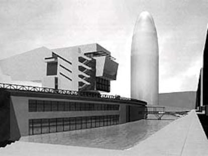 De arriba abajo: imagen virtual del museo del diseño de Bohigas y la Torre Agbar de Nouvel; recreación del edificio Fòrum de Herzog & De Meuron; dibujo de los hoteles de Perrault; maqueta del hotel de Bofill.