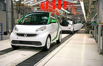 Fabricación del "Smart fortwo electric drive" cuya producción en serie se ha iniciado en la factoría francesa de Hambach, tras una inversión de más de 200 millones de euros