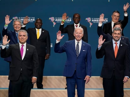 Foto de familia de la Cumbre de las Américas, con el presidente de Estados Unidos, Joe Biden, en el centro.