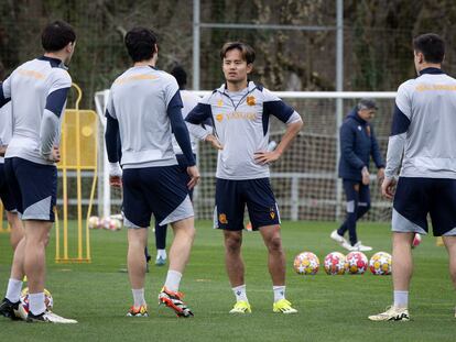 Takefusa Kubo, segundo máximo goleador del equipo, en un entrenamiento, el día antes del partido entre la Real Sociedad y el PSG.