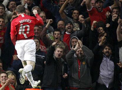Rooney festeja el gol de la victoria contra la Roma