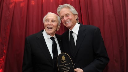 Kirk Douglas y Michael Douglas el 13 de octubre de 2011 en un evento en California.