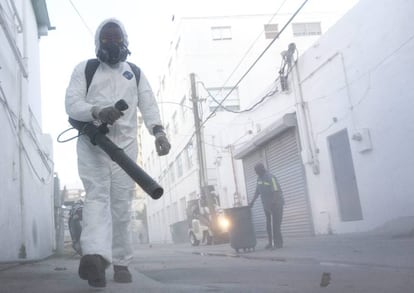 Fumigação em Miami Beach, Flórida, para controlar os mosquitos.