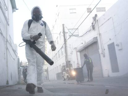 Fumigaci&oacute;n en Miami Beach, Florida, para controlar la propagaci&oacute;n de mosquitos. 