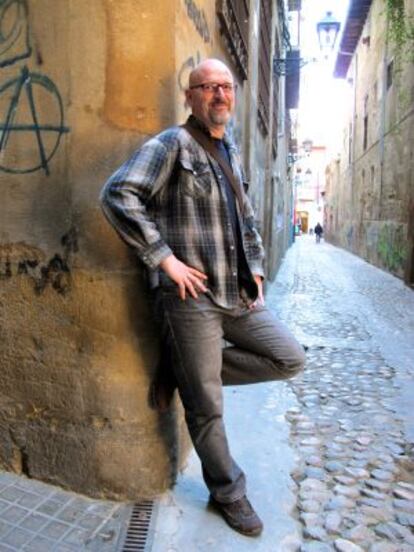 Esteban Navarro aboga por “mover libros en las redes sociales” y considerar la opinión de los lectores.