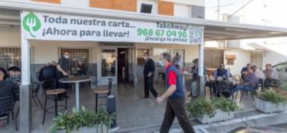 Clientes de un restaurante de Lorquí, (Murcia).