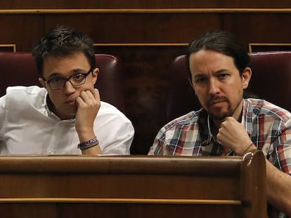 &Iacute;&ntilde;igo Errej&oacute;n y Pablo Iglesias, en el Congreso. 