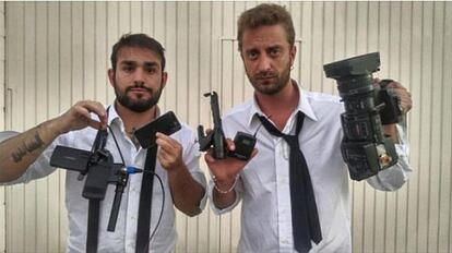 Corti y Onnis, con su equipo, supuestamente roto.