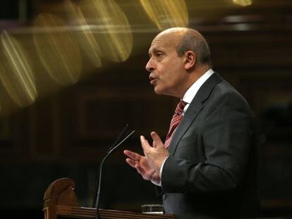 El ministro de Educaci&oacute;n, Cultura y Deporte, Jos&eacute; Ignacio Wert, en el pleno del Congreso.