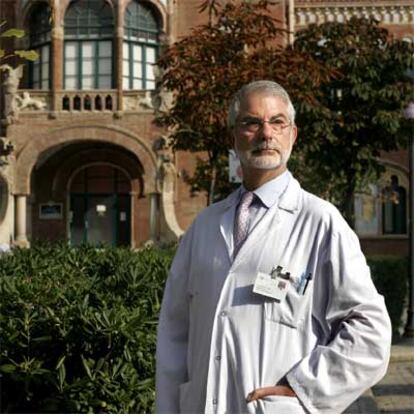 El ginecólogo Joaquim Calaf, en el hospital Sant Pau de Barcelona.