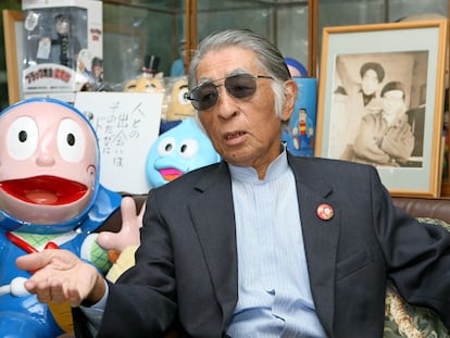 El ilustrador Motoo Abiko, fotografiado el 29 de octubre de 2008 junto a una figura de 'El ninja Hattori'.