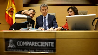 El líder del PP, Alberto Núñez Feijóo, comparece en la comisión de la dana en el Congreso de los Diputados, este lunes.