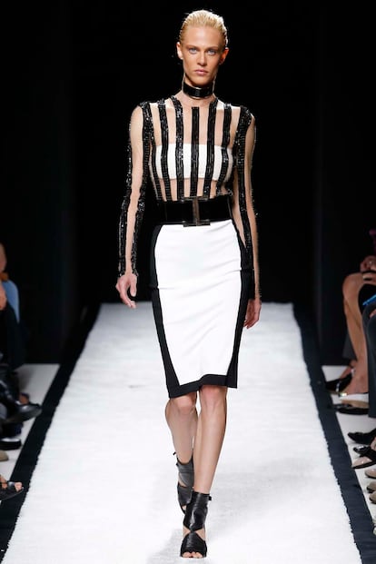 balmain juega a enseñar esconder