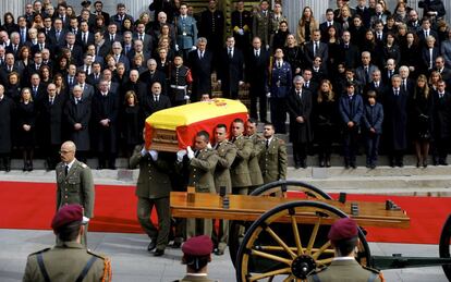 Un armón de artillería transportará el féretro de Adolfo Suárez en su recorrido por las calles de Madrid.