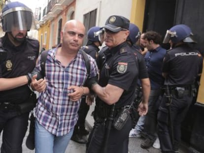 David Navarro, concejal de Cádiz , es desalojado esta semana durante un desahucio.