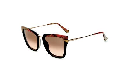 El modelo Famara combina acetato y metal con lente mineral degradada (175 €).