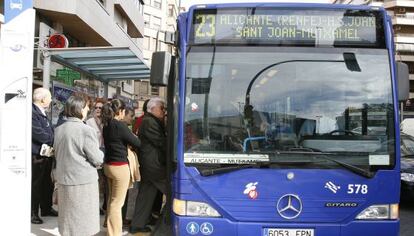 Uno de los autobuses interurbanos de Alicante.