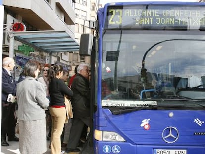 Uno de los autobuses interurbanos de Alicante.