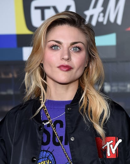 Frances Bean Cobain has welcomed her first son, Robin Walker Cobain Hawk, with her partner Riley Hawk, the son of legendary skateboarder Tony Hawk. Born on September 17, 2024, Robin is the grandson of Kurt Cobain and a skateboard culture icon. 