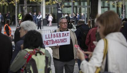 Protesta frente a la Ciudad de la Justicia.