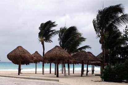 El viento azota Playa del Carmen, en México.