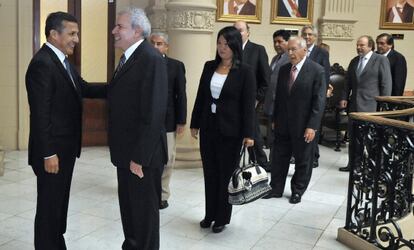 Peruvian President Ollanta Humala meets with political leaders to discuss the upcoming decision by the International Court of Justice.