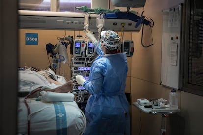 A health worker attends a Covid-19 patient in Vall d'Hebron hospital in Barcelona.