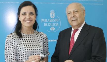Fariña junto a la presidenta del Parlamento el año pasado