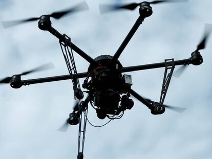 Han diseñado una bandada de drones para que vuelen juntos como las aves.