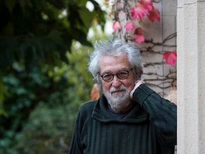 Oscar Tusquets, arquitecto, diseñador, pintor y escritor, en Villa Andrea (Barcelona), en noviembre de 2019.