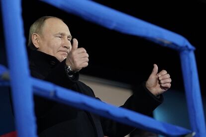 El presidente ruso, Vladímir Putin, asiste a la inauguración en el Estadio Nacional.