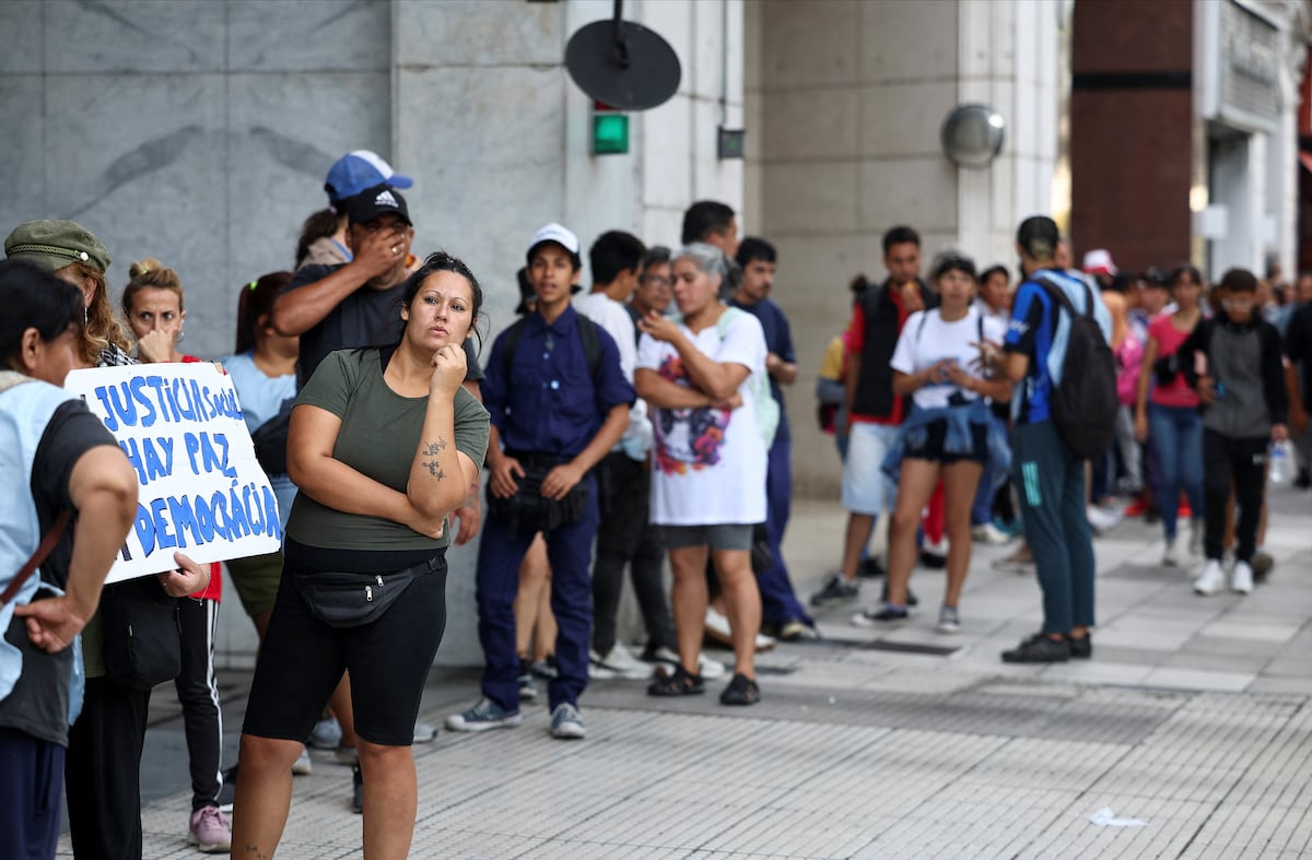 Una kilométrica cola para denunciar la “emergencia alimentaria” en Argentina:  “El hambre es violencia” | EL PAÍS Argentina