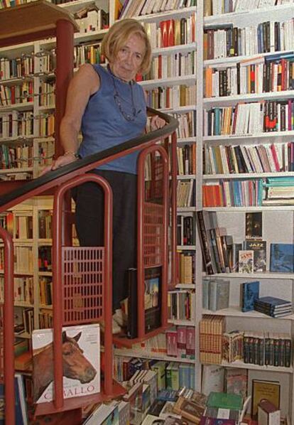 María Teresa Castells en la librería Lagun de San Sebastián.