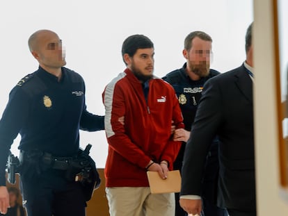 MADRID, 13/02/2025.- Mohamed Houli Chemlal, uno de los dos terroristas supervivientes de los atentados yihadistas perpetrados en Las Ramblas de Barcelona y Cambrils (Tarragona) en 2017, y que fue condenado a 43 años de prisión, comparece en la Comisión de Investigación sobre los Atentados, este jueves en el Congreso de los Diputados. EFE/ J.P.Gandul