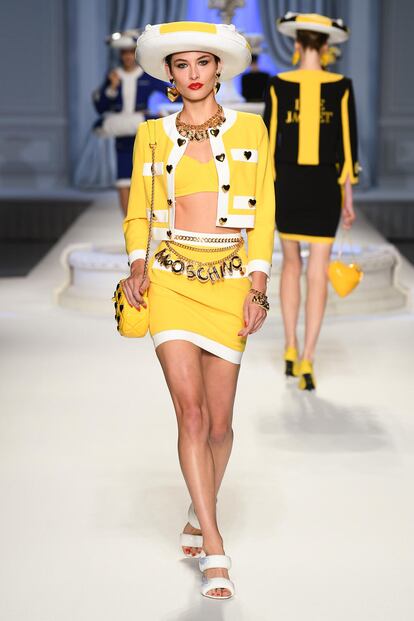 smag-moschino-s23-025