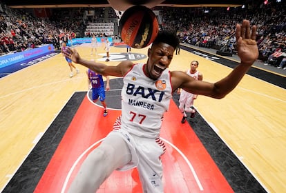 Mate de Yankuba Sima (Baxi Manresa) durante la Copa del Rey de Granada 2022. (Foto realizada con cámara remota). | Mariano Pozo