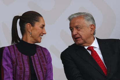 Claudia Sheinbaum, y Andrés Manuel López Obrador durante el desfile militar para celebrar el día de la Independencia en la Ciudad de México, México. El 16 de septiembre de 2024.