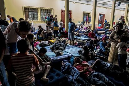 Cerca de 800 pessoas saíram no último dia 13 de outubro do terminal de ônibus de San Pedro Sula (Honduras) para os Estados Unidos. Quatro dias mais tarde, a casa do migrante de Cidade da Guatemala estava transbordada de migrantes.