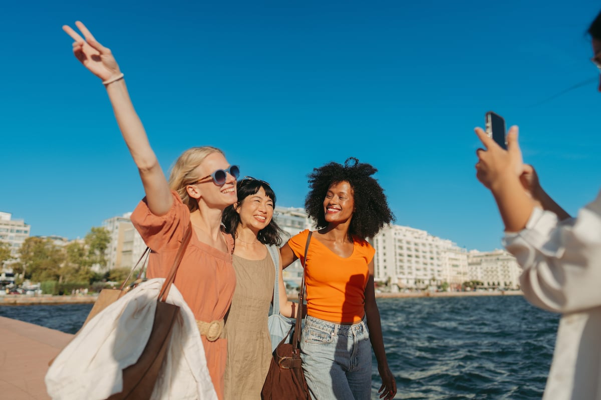 How Money Strains Friendships on Vacation