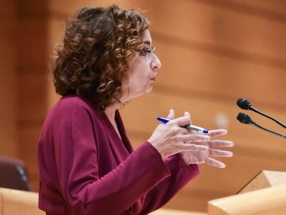 La ministra de Hacienda, María Jesús Montero, en el Senado.