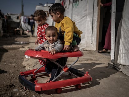 Crisis en el Líbano. Un grupo de niños en el asentamiento informal Yasmine Camp en el Valle de la Beeka.