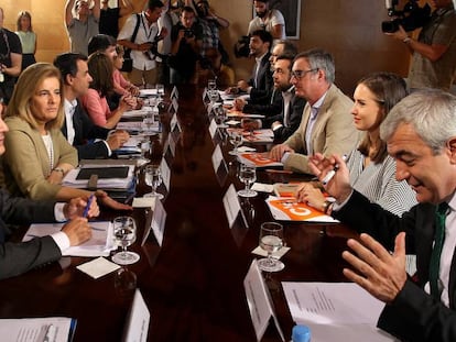 Tercera reuni&oacute;n entre los equpipos negociadores del Partido Popular y Ciudadanos.