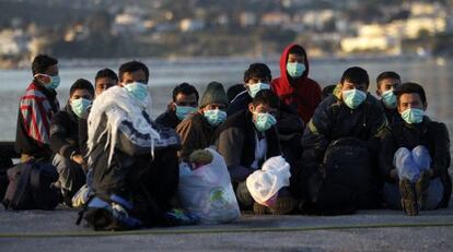 Refugiados sirios desembarcados a finales de abril en la isla griega de Lesvos.