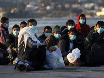 Refugiados sirios desembarcados a finales de abril en la isla griega de Lesvos.