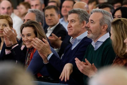 Cuca Gamarra, Alberto Núñez Feijóo y Jorge Azcón, en el acto en Zaragoza.