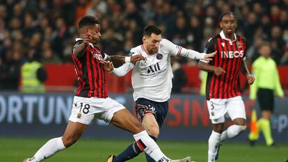 Messi ante Lemina, en el partido entre el Niza y el PSG.