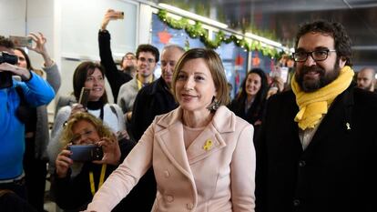La candidata de ERC y expresidenta del parlamento de Cataluña, Carme Forcadell, votando el pasado día 21.