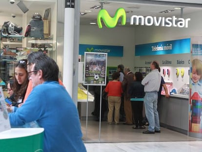 Tienda de Movistar en un centro comercial de Madrid.