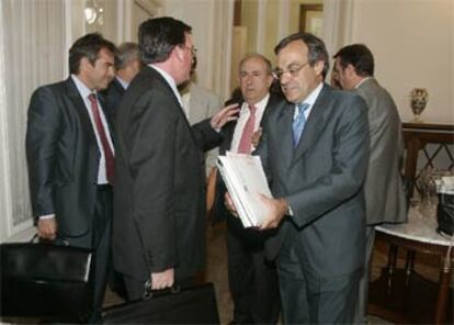 El consejero de Educación de Madrid, Luis Peral (a la derecha), junto a representantes de otras comunidades.